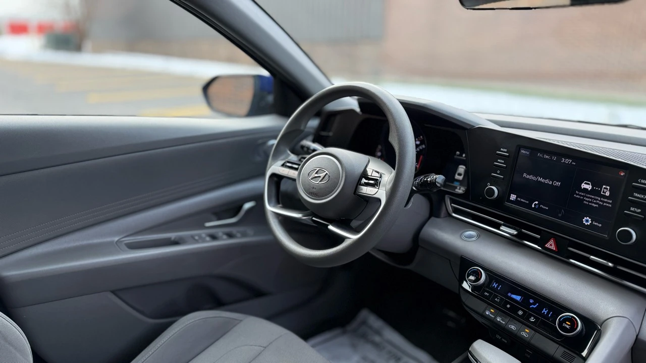 2023 Hyundai Elantra - Image 11 of 21