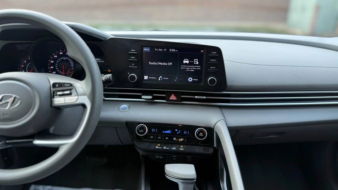 2023 Hyundai Elantra - Image 15 of 21