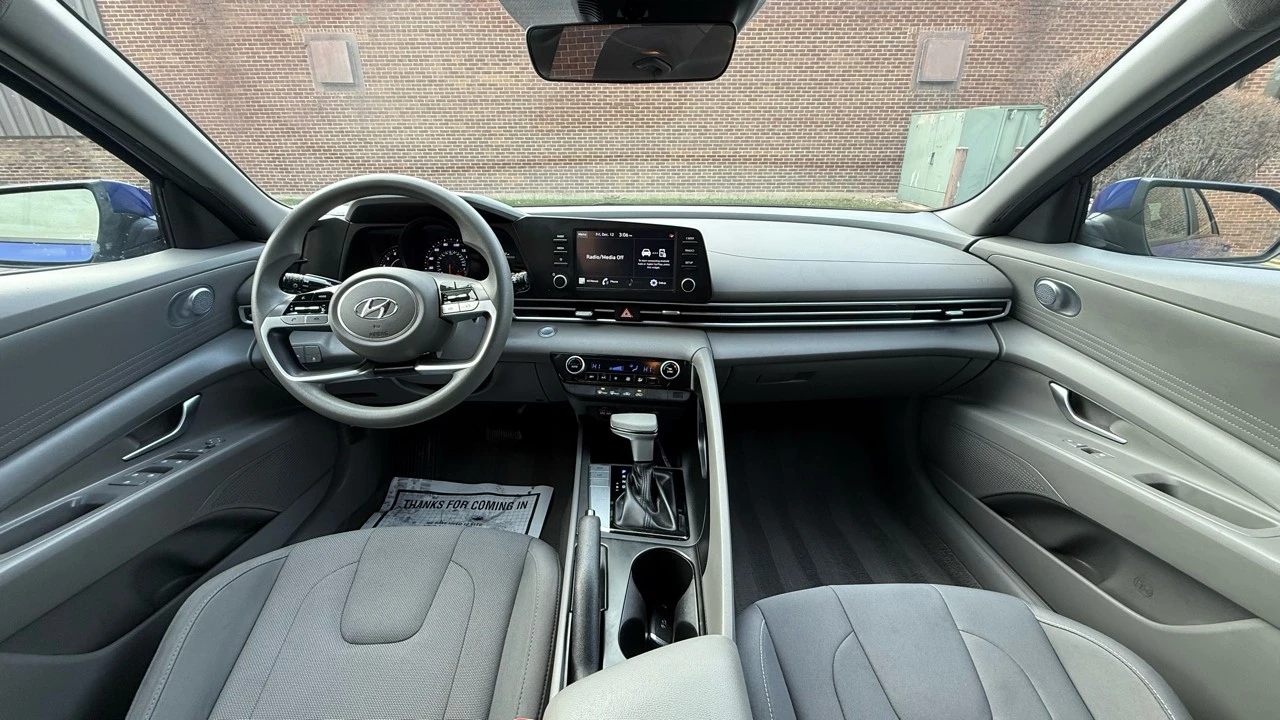 2023 Hyundai Elantra - Image 16 of 21