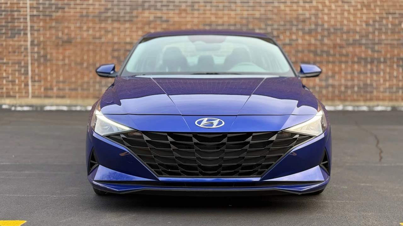 2023 Hyundai Elantra - Image 2 of 21