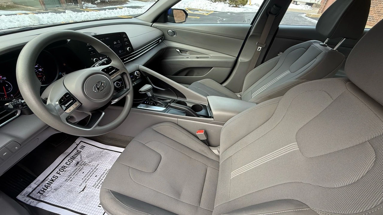 2023 Hyundai Elantra - Image 9 of 21