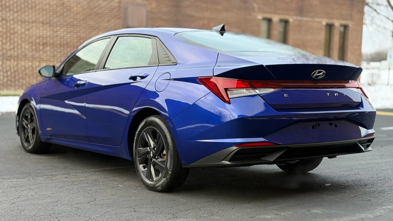 2023 Hyundai Elantra - Image 5 of 21