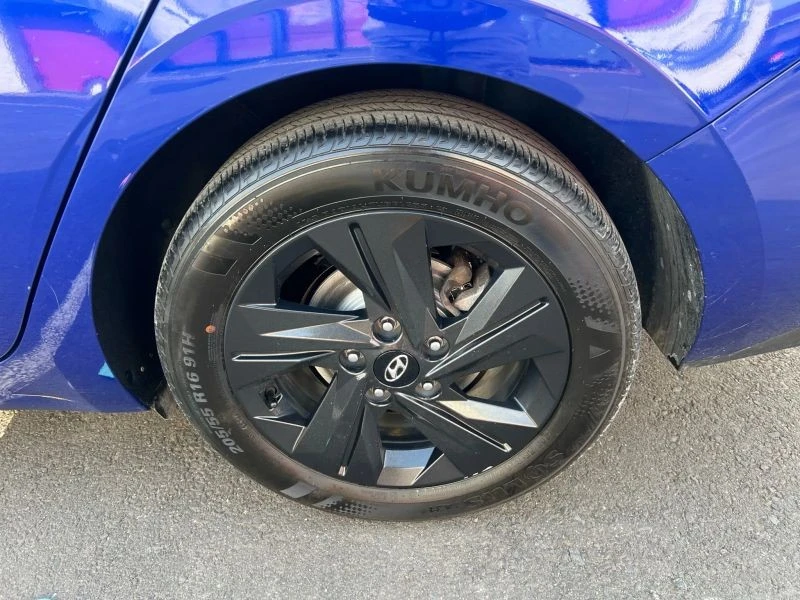 2023 Hyundai Elantra - Image 10 of 12