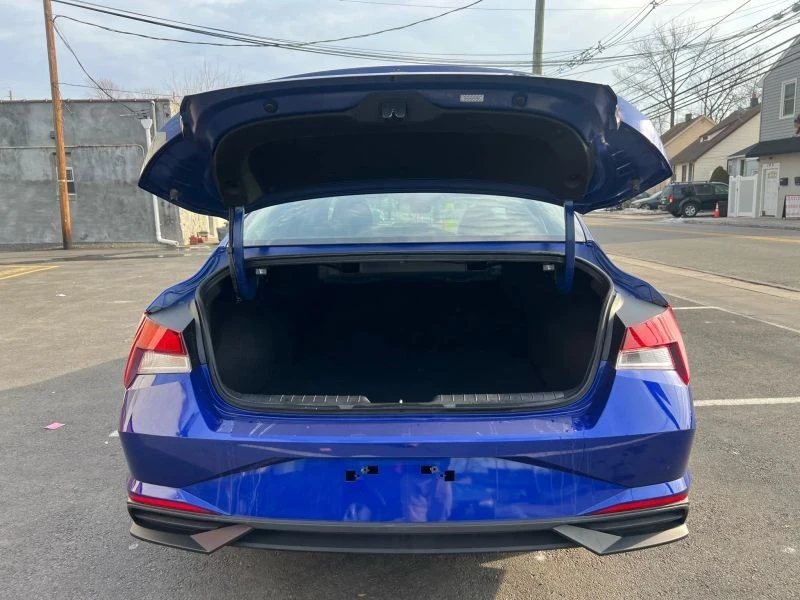 2023 Hyundai Elantra - Image 9 of 12