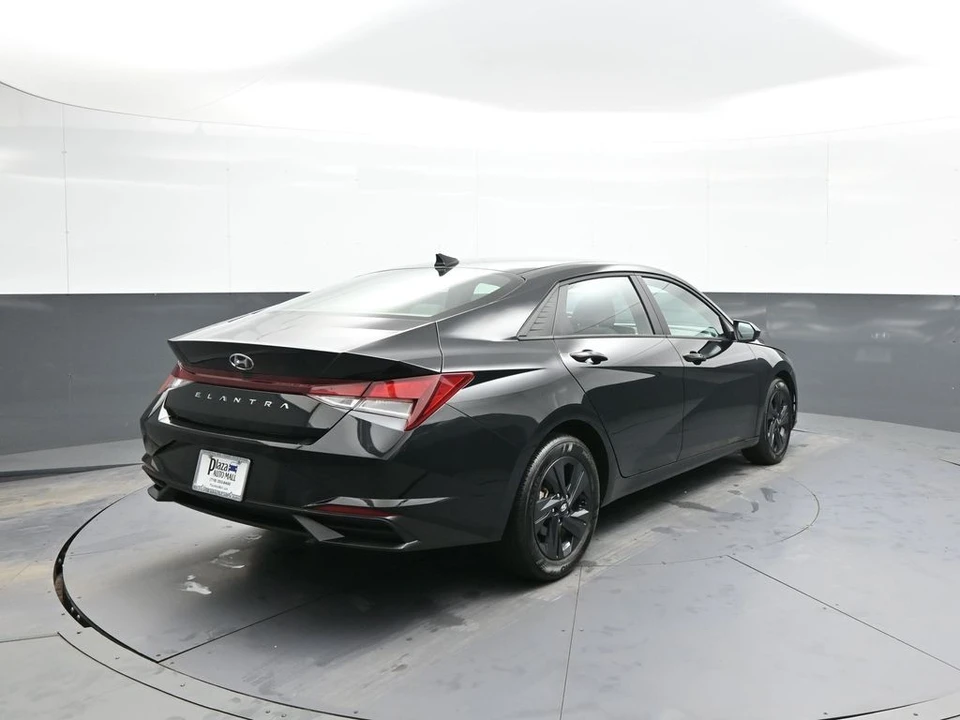 2023 Hyundai Elantra - Image 6 of 12