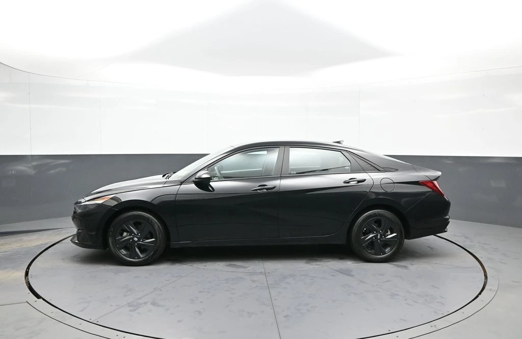 2023 Hyundai Elantra - Image 9 of 12