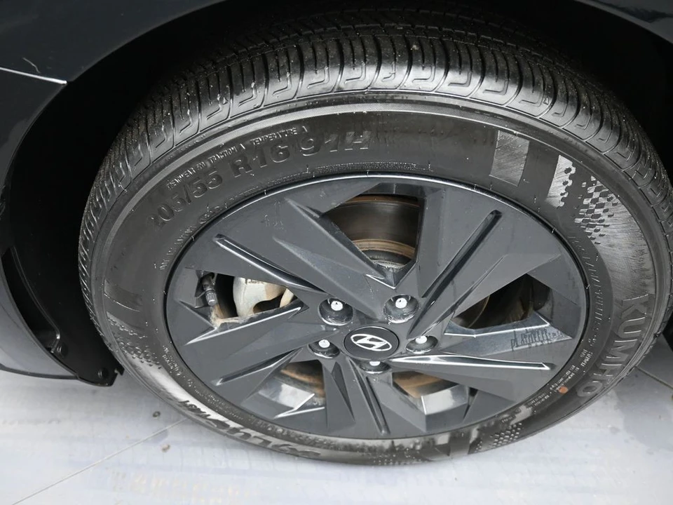 2023 Hyundai Elantra - Image 14 of 21