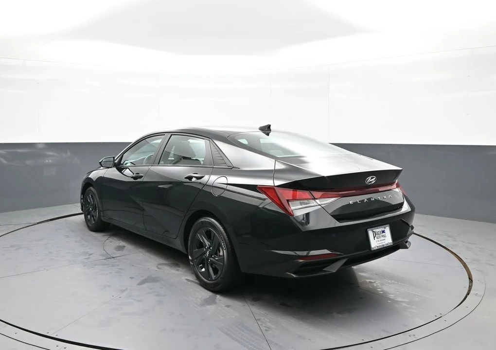 2023 Hyundai Elantra - Image 8 of 21