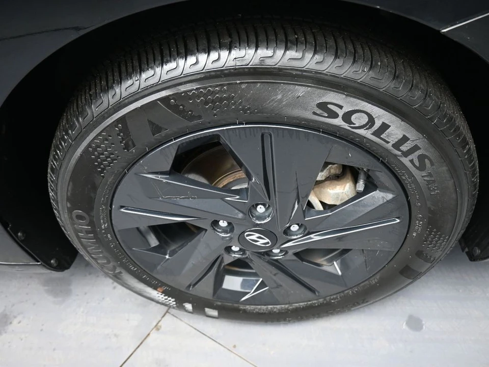 2023 Hyundai Elantra - Image 13 of 21
