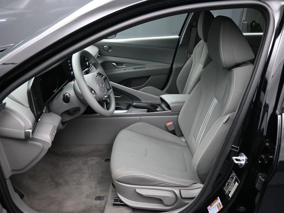 2023 Hyundai Elantra - Image 18 of 21