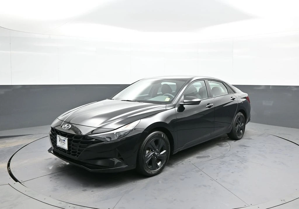 2023 Hyundai Elantra - Image 10 of 12