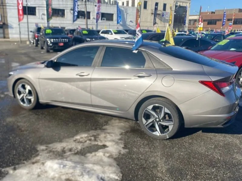 2023 Hyundai Elantra - Image 5 of 12