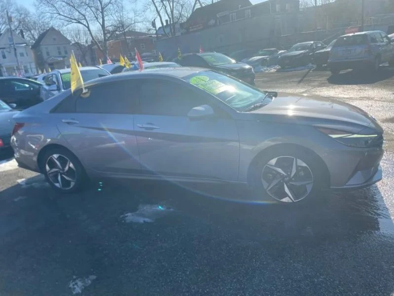 2023 Hyundai Elantra - Image 4 of 12