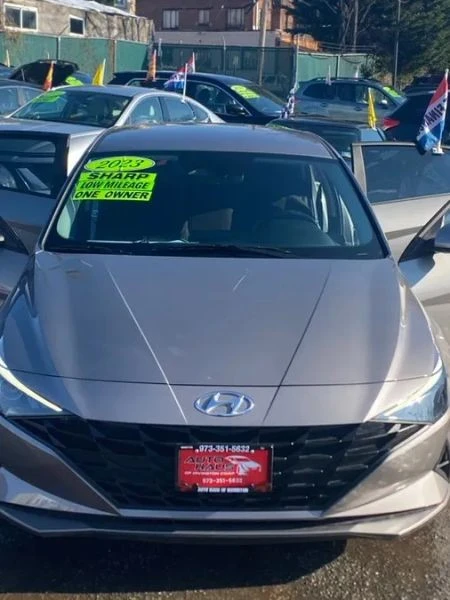 2023 Hyundai Elantra - Image 2 of 12