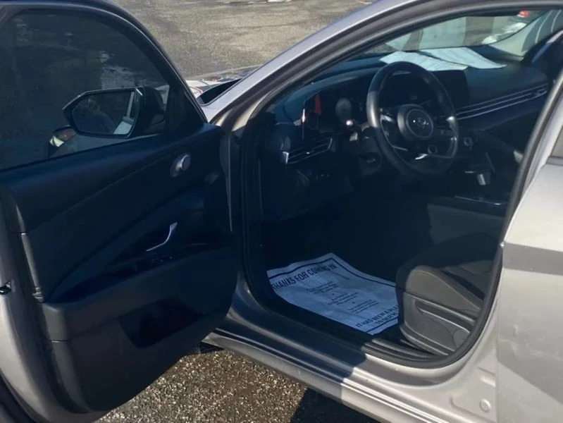 2023 Hyundai Elantra - Image 9 of 12