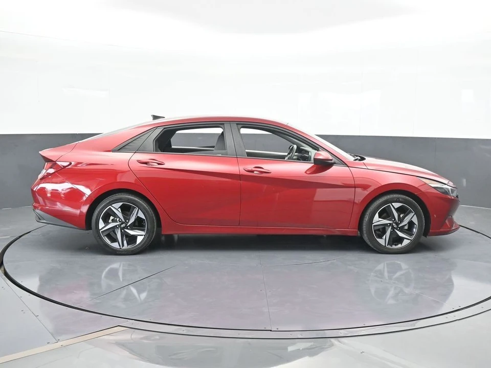 2023 Hyundai Elantra - Image 7 of 12