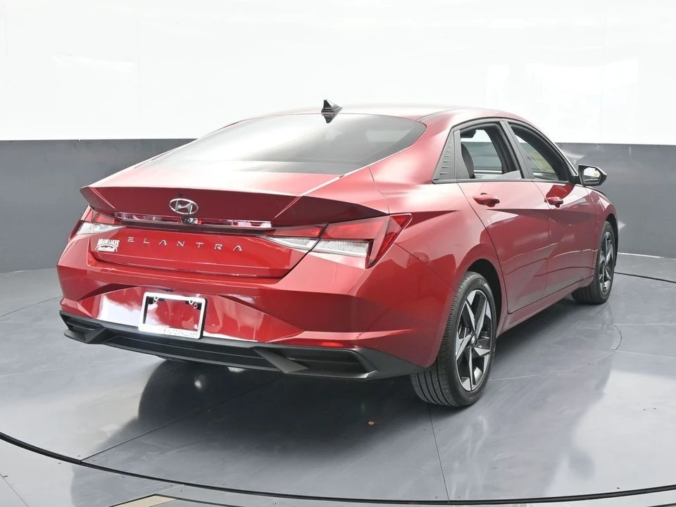 2023 Hyundai Elantra - Image 5 of 12