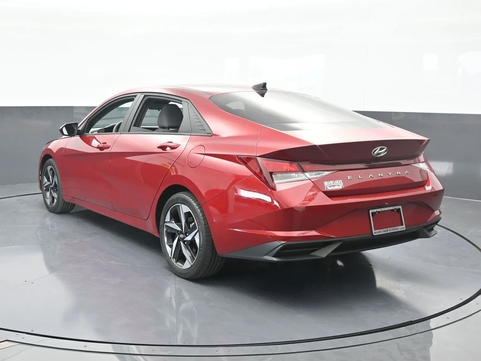 2023 Hyundai Elantra - Image 4 of 12
