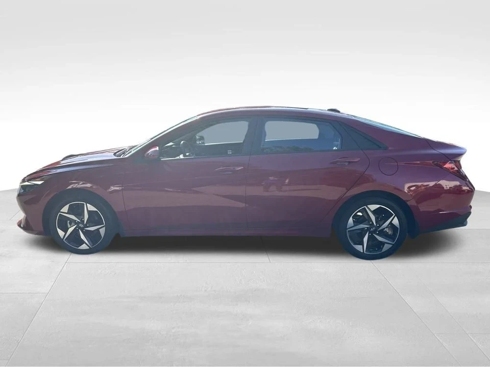 2023 Hyundai Elantra - Image 2 of 12