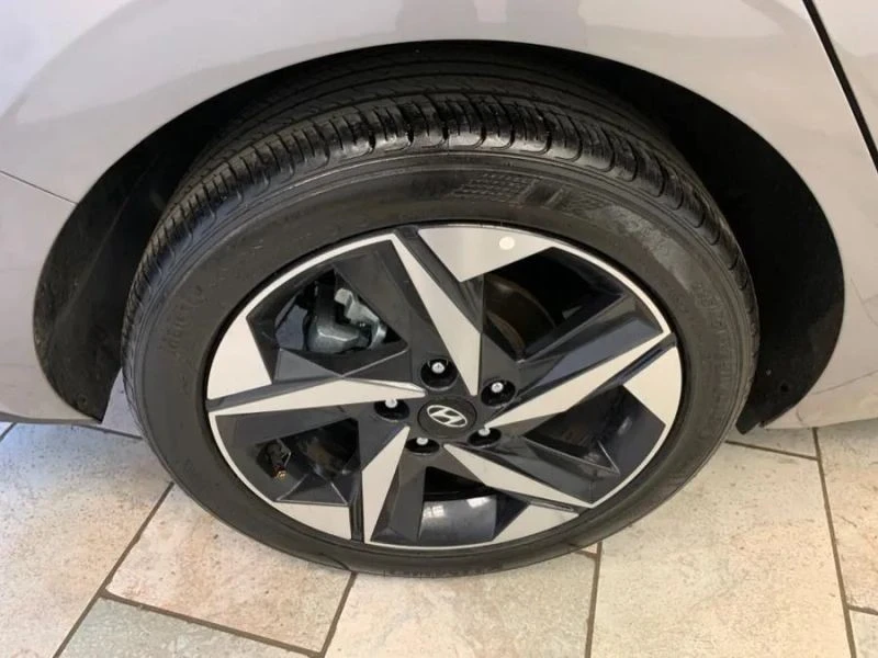 2023 Hyundai Elantra - Image 11 of 12