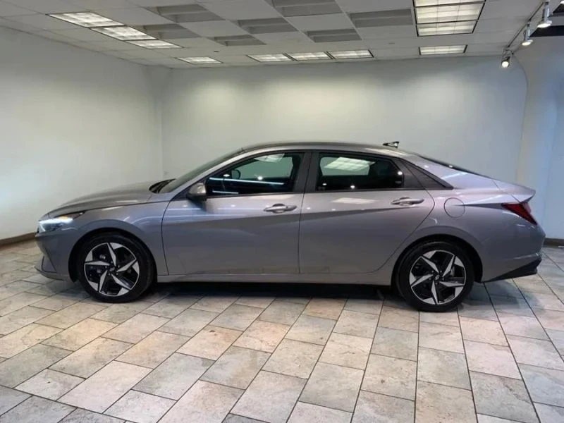 2023 Hyundai Elantra - Image 5 of 12