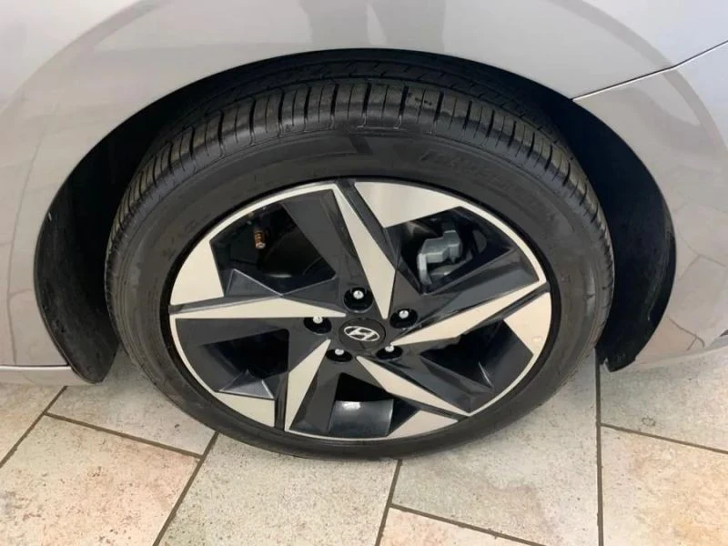 2023 Hyundai Elantra - Image 10 of 12