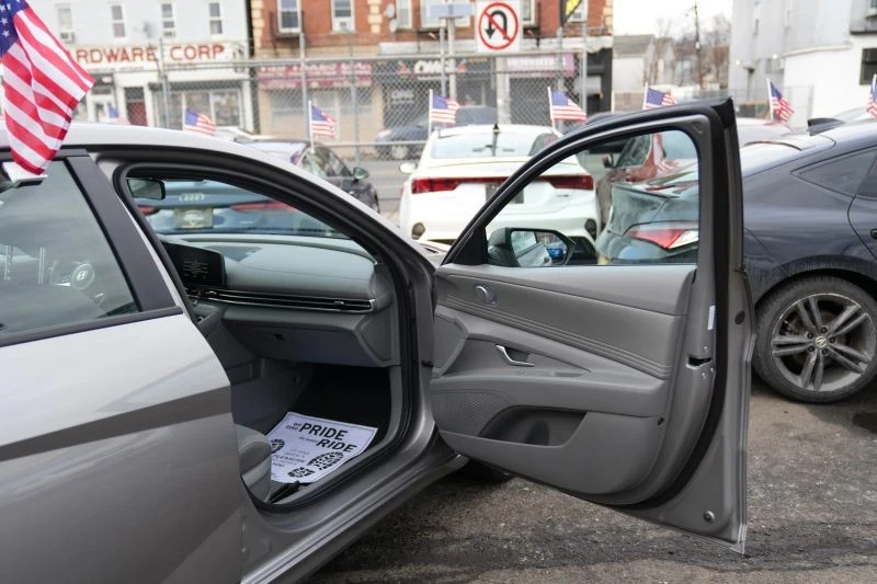 2023 Hyundai Elantra - Image 11 of 12