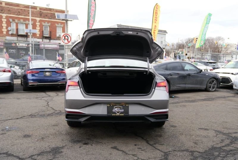 2023 Hyundai Elantra - Image 8 of 12