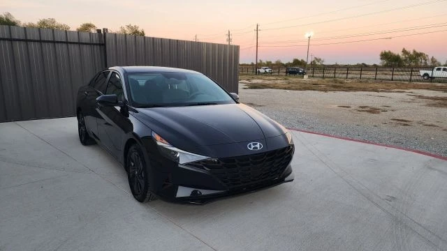 2023 Hyundai Elantra - Image 16 of 21