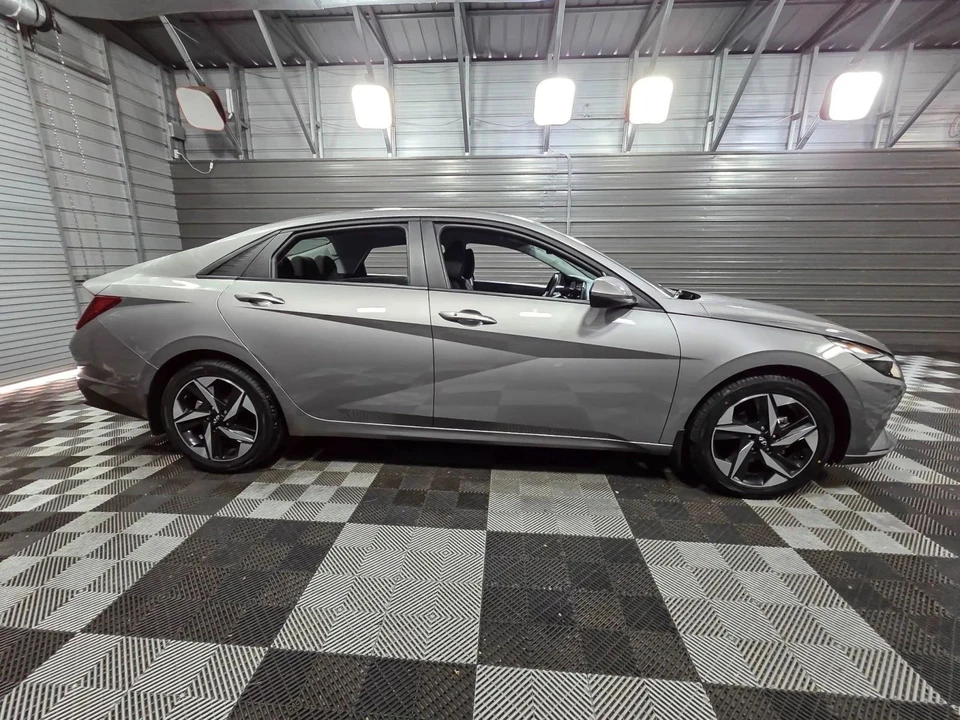 2023 Hyundai Elantra - Image 9 of 12