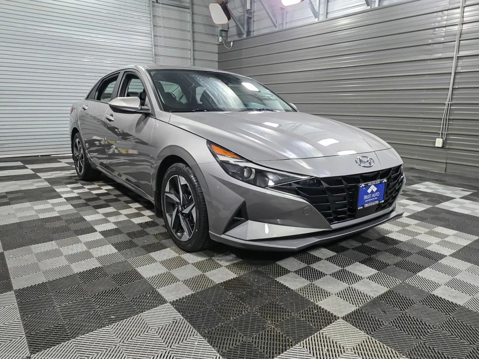 2023 Hyundai Elantra - Image 4 of 12