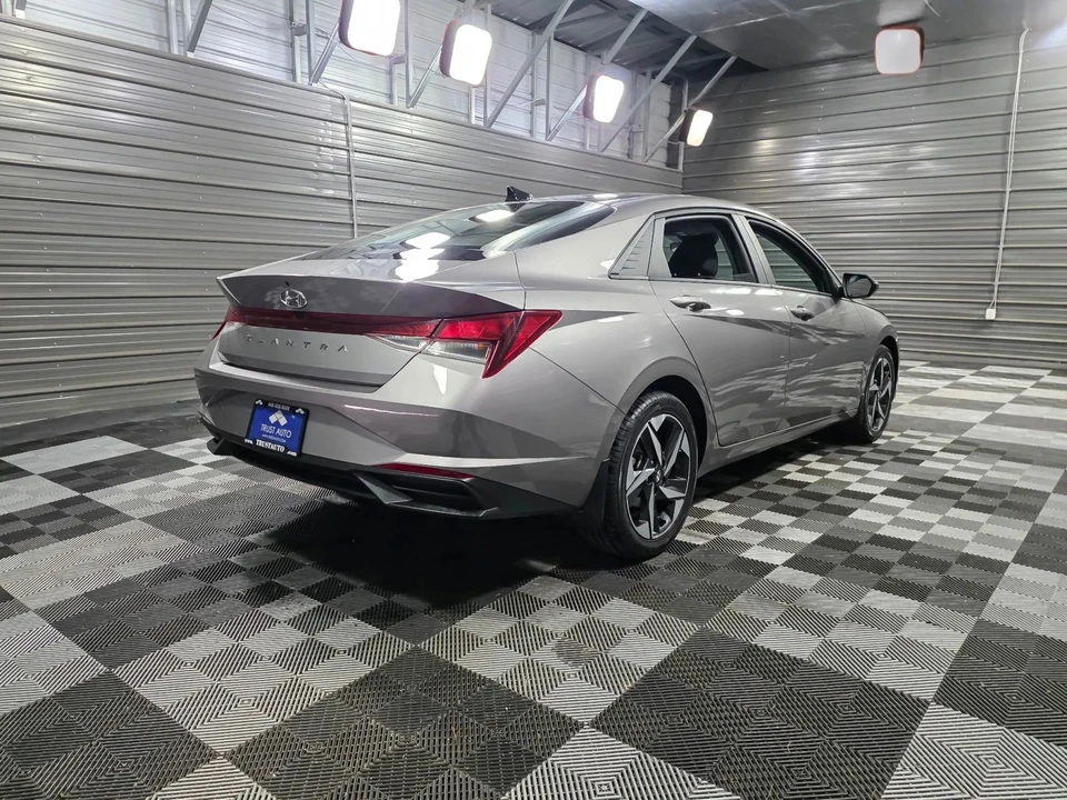 2023 Hyundai Elantra - Image 5 of 12