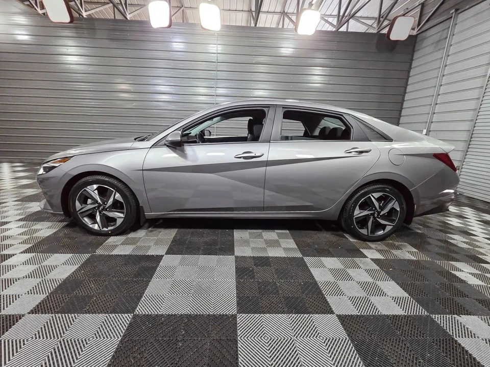 2023 Hyundai Elantra - Image 8 of 12