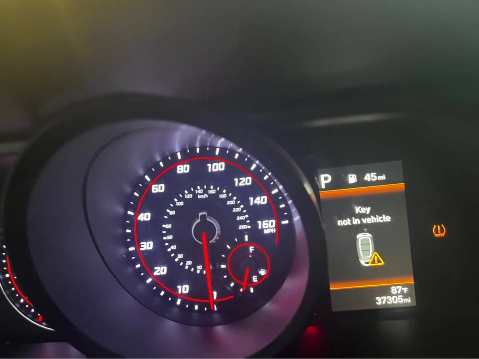 2023 Hyundai Elantra - Image 9 of 11