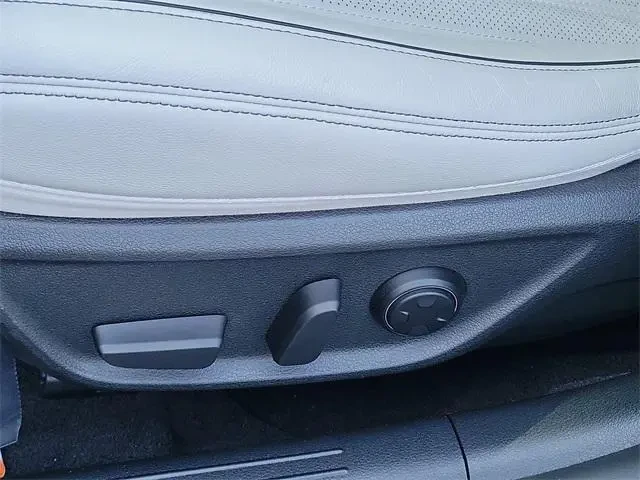 2023 Hyundai Genesis - Image 11 of 18