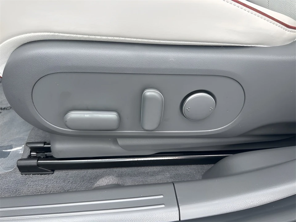2023 Hyundai Ioniq 5 - Image 10 of 12