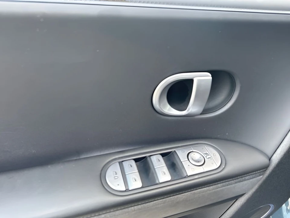 2023 Hyundai Ioniq 5 - Image 26 of 28