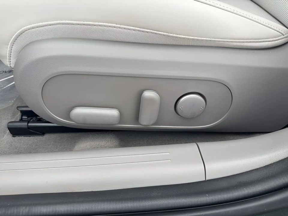 2023 Hyundai Ioniq 5 - Image 10 of 31