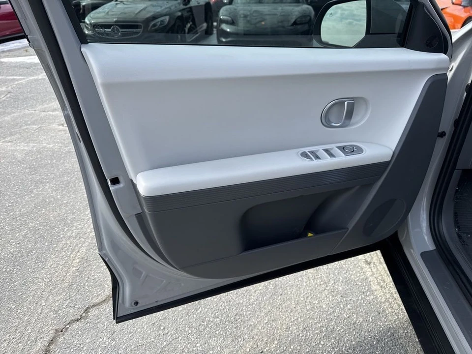 2023 Hyundai Ioniq 5 - Image 24 of 31