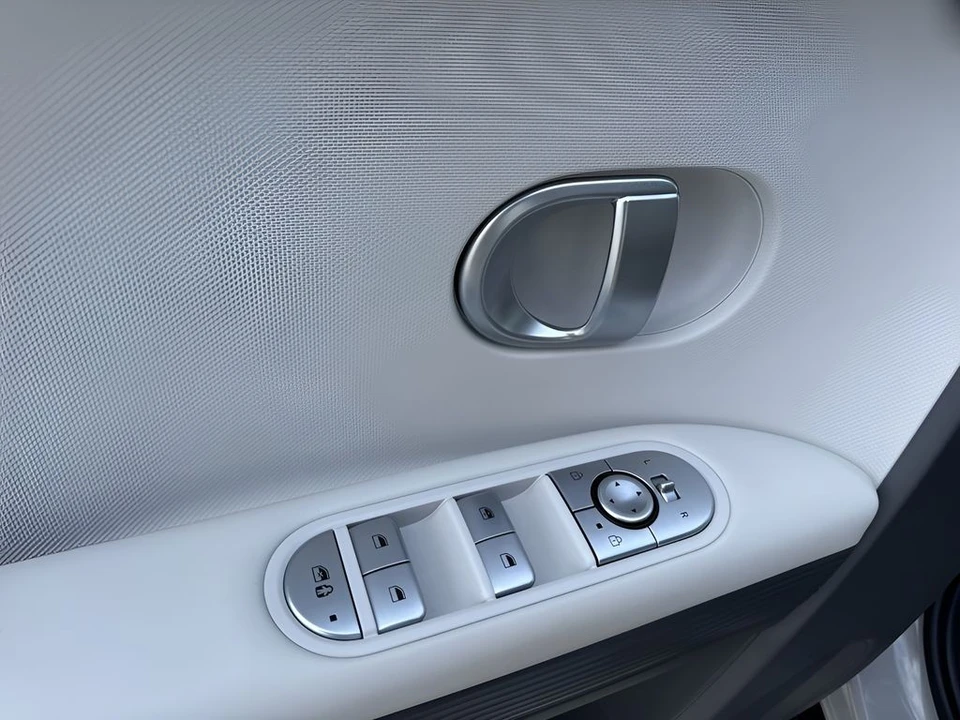 2023 Hyundai Ioniq 5 - Image 25 of 31