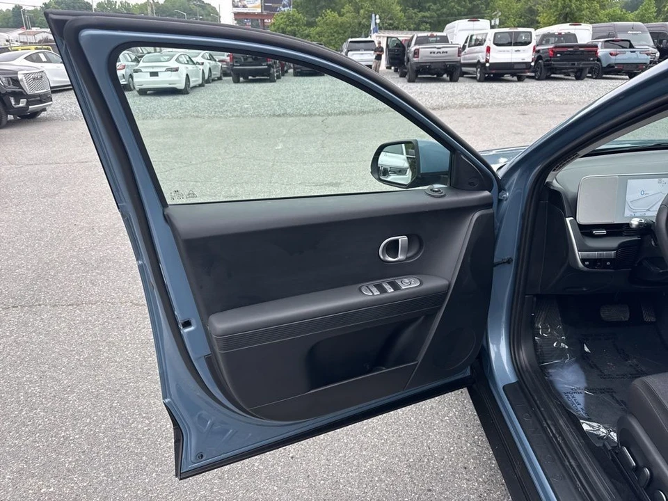2023 Hyundai Ioniq 5 - Image 27 of 31