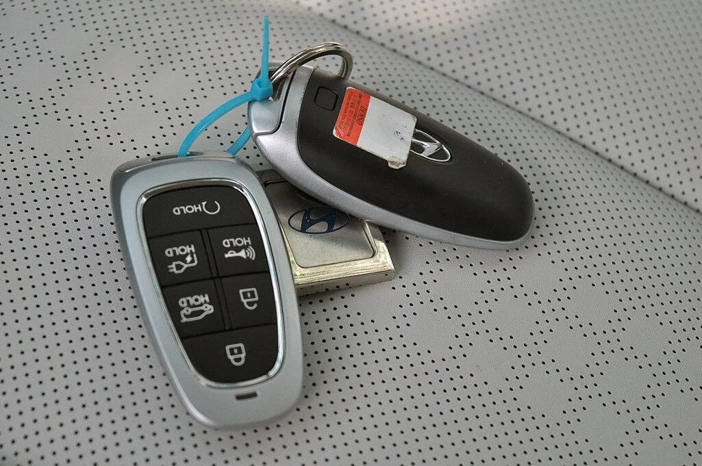 2023 Hyundai Ioniq 5 - Image 10 of 15