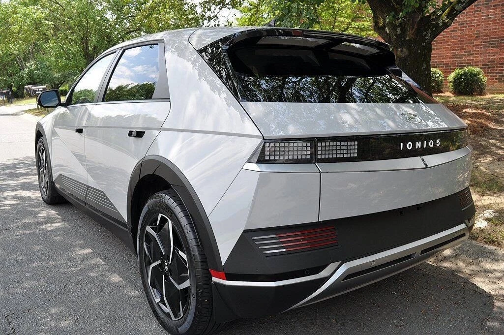 2023 Hyundai Ioniq 5 - Image 4 of 15