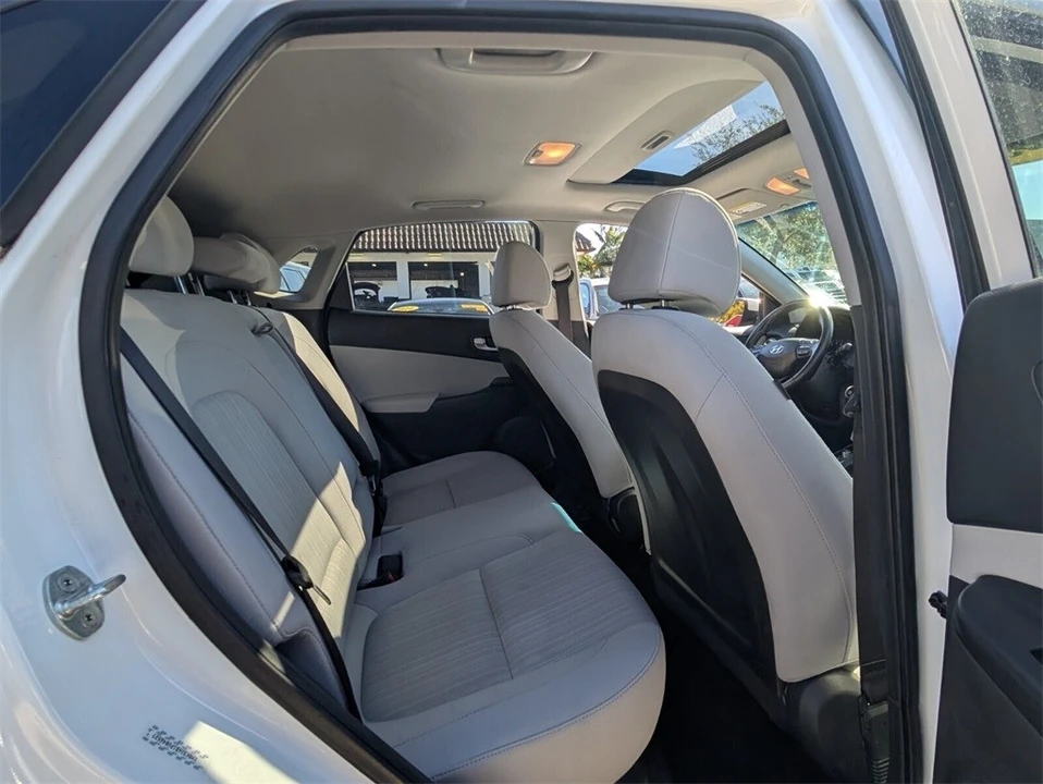 2023 Hyundai Kona - Image 15 of 21