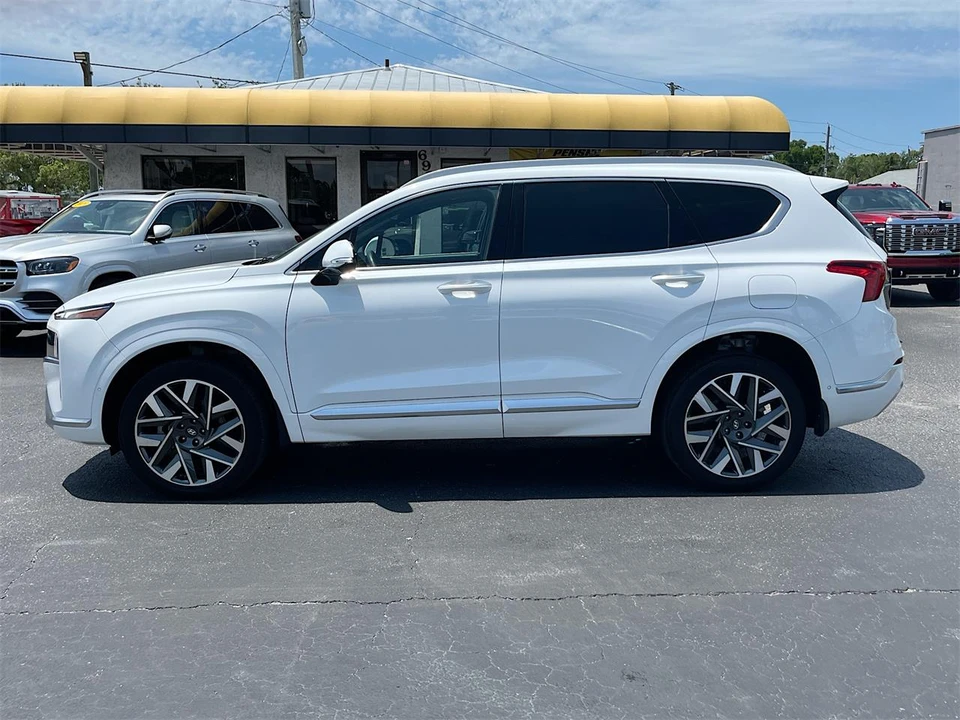 2023 Hyundai Santa Fe - Image 4 of 31