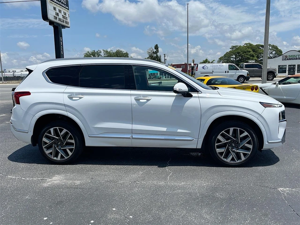 2023 Hyundai Santa Fe - Image 8 of 31