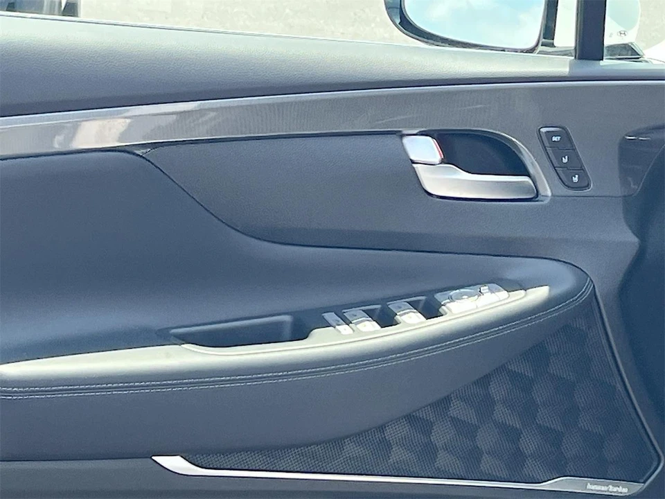 2023 Hyundai Santa Fe - Image 18 of 31