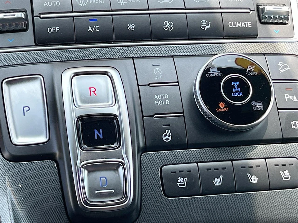 2023 Hyundai Santa Fe - Image 17 of 31