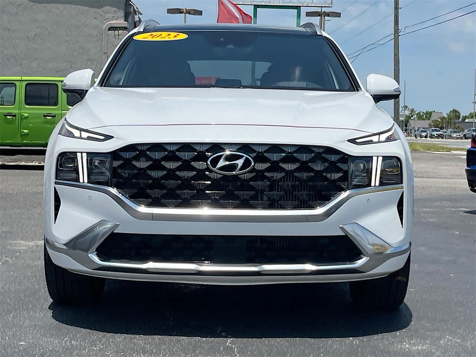2023 Hyundai Santa Fe - Image 2 of 31