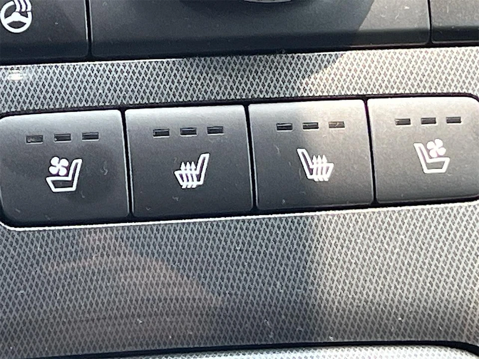 2023 Hyundai Santa Fe - Image 21 of 31